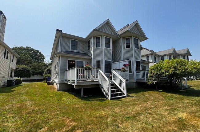 Building Photo - 391 S Pine Creek Rd