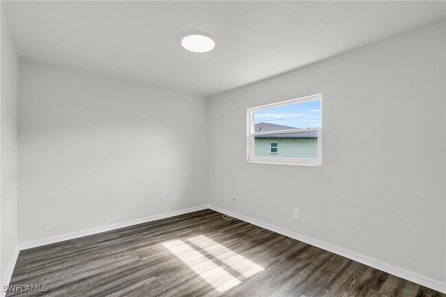 Building Photo - 1004 SE 42nd Ln
