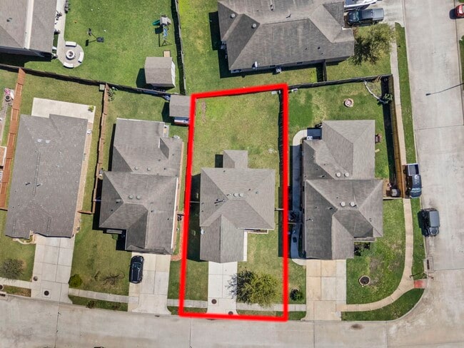 Building Photo - 9006 Sasson Blvd