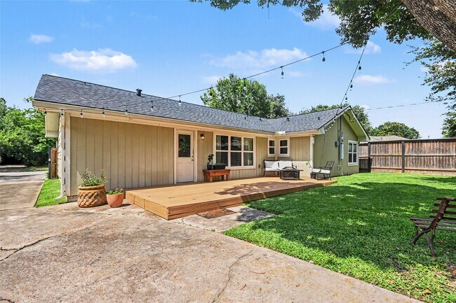 Building Photo - 4831 Stillbrooke Dr