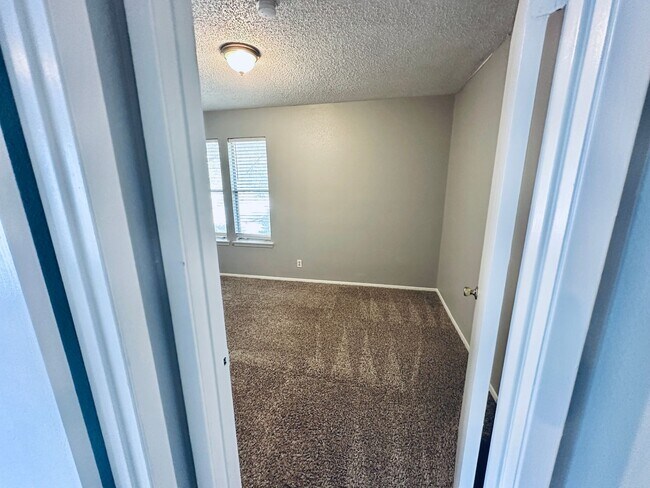 Building Photo - 1318 Southport Dr