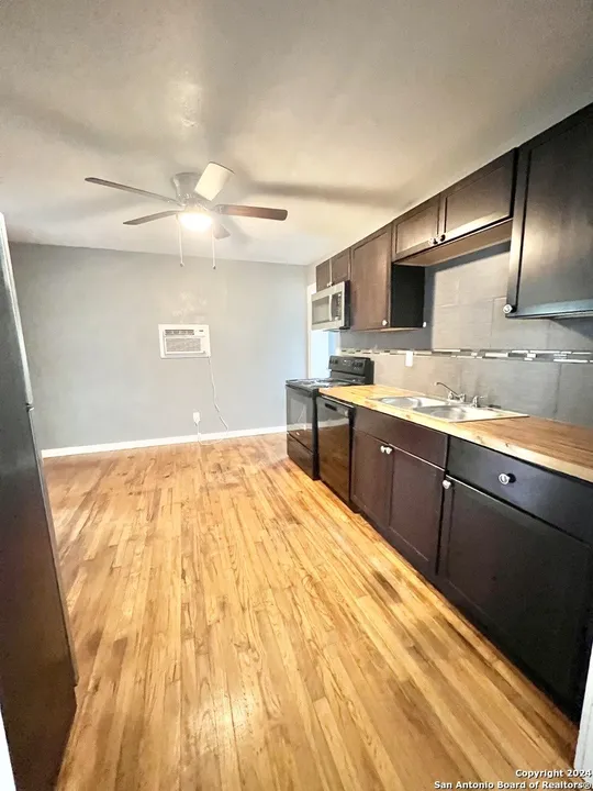 Building Photo - 311 Glamis Ave