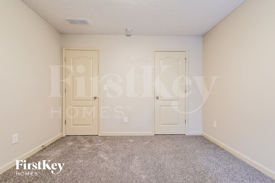 Building Photo - 894 Hawk Creek Trail