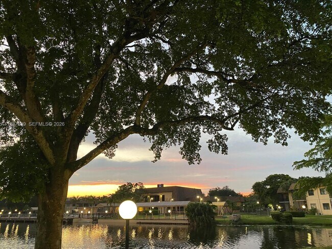 Building Photo - 516 Briarwood Cir