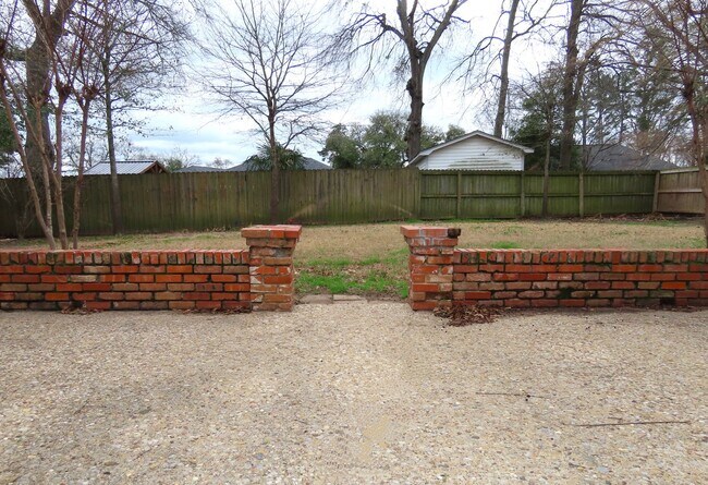 Building Photo - South Tyler! Beautiful 4 Bedroom, 3 Bath House