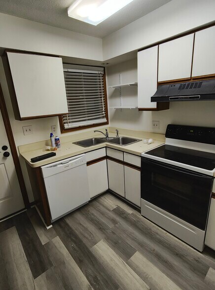 Building Photo - 569 Mary Lou Ave