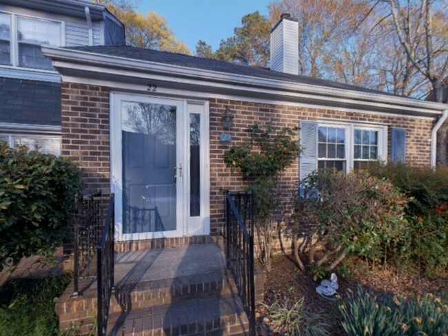 Building Photo - Beautiful 2 Bedroom 2 Bathroom Townhome Lo...