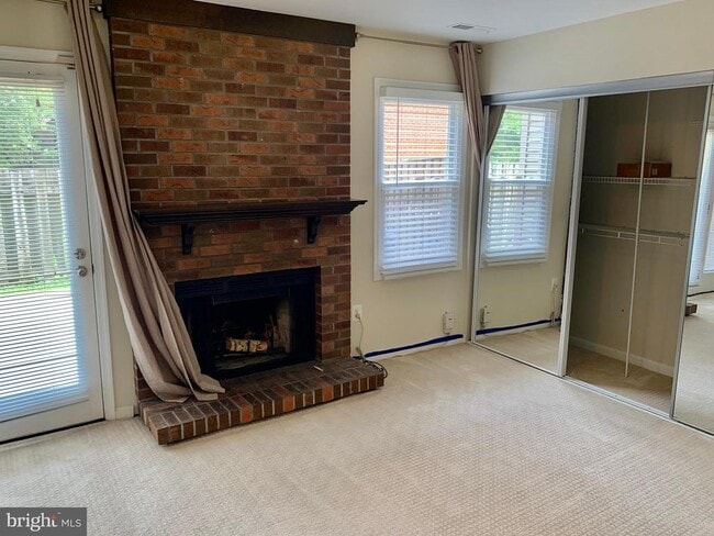 Building Photo - 1569 Templeton Pl