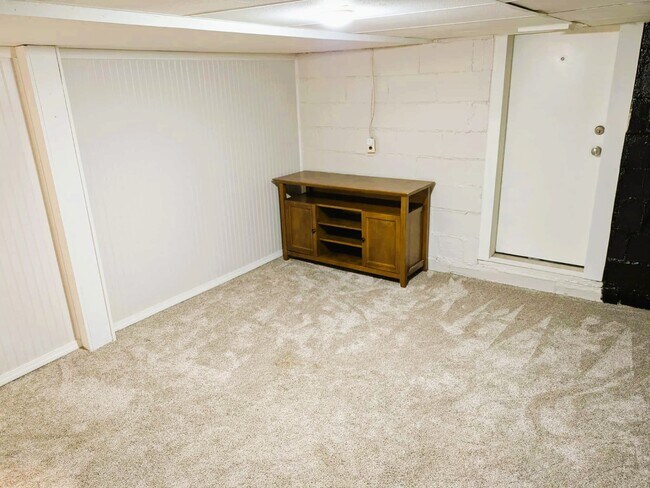 Building Photo - 212 N 3rd St