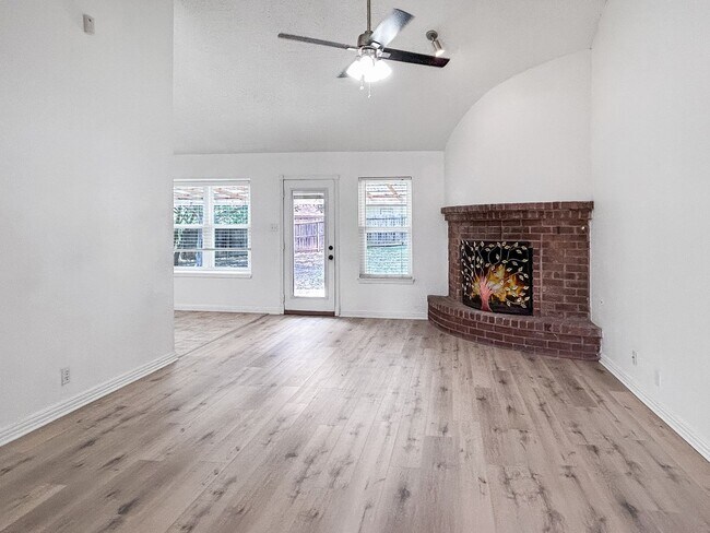 Building Photo - Inviting Northwest San Antonio Home - Fire...