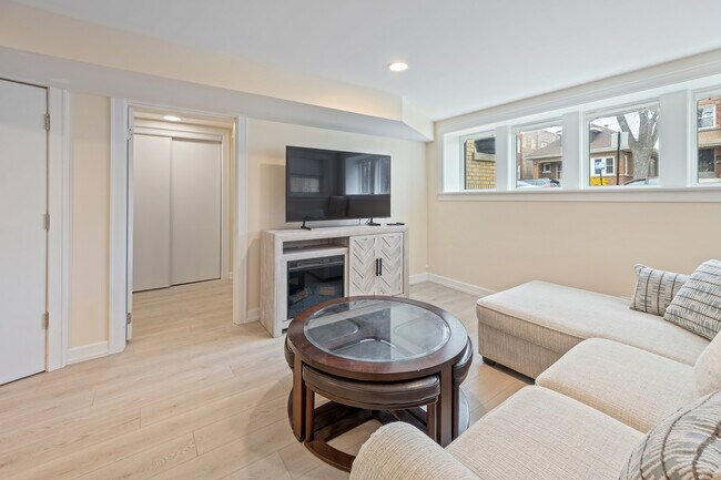 Building Photo - 5219 W Deming Pl