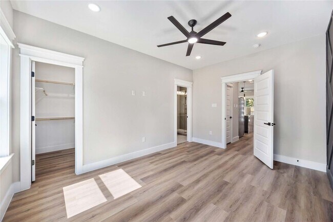 Building Photo - 4624 Mayflower St