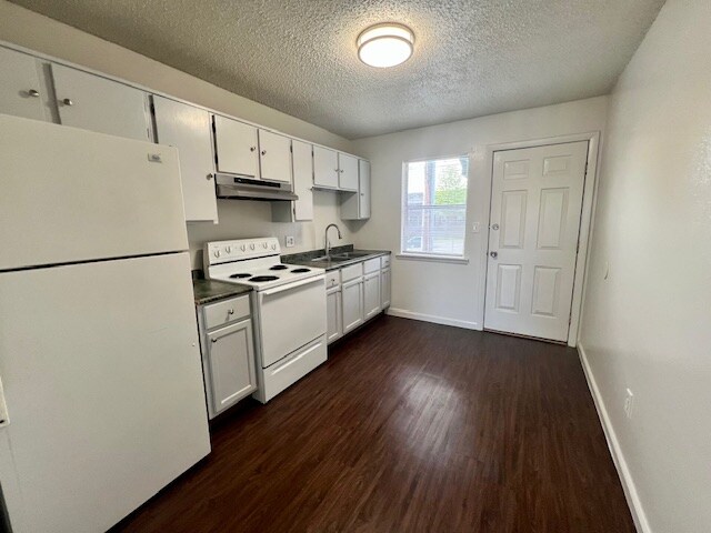 Building Photo - 920 N Leverett Ave