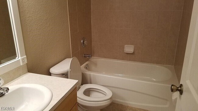 Building Photo - 4145 SW 9th Ave