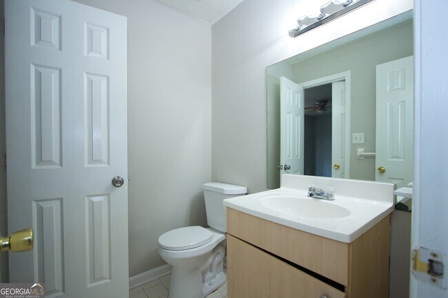 Building Photo - 2139 Golfview Dr SE