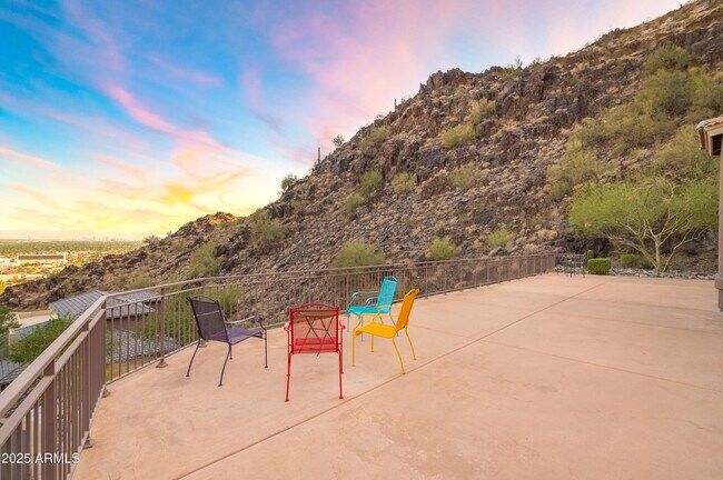 Building Photo - 126 W North Ln