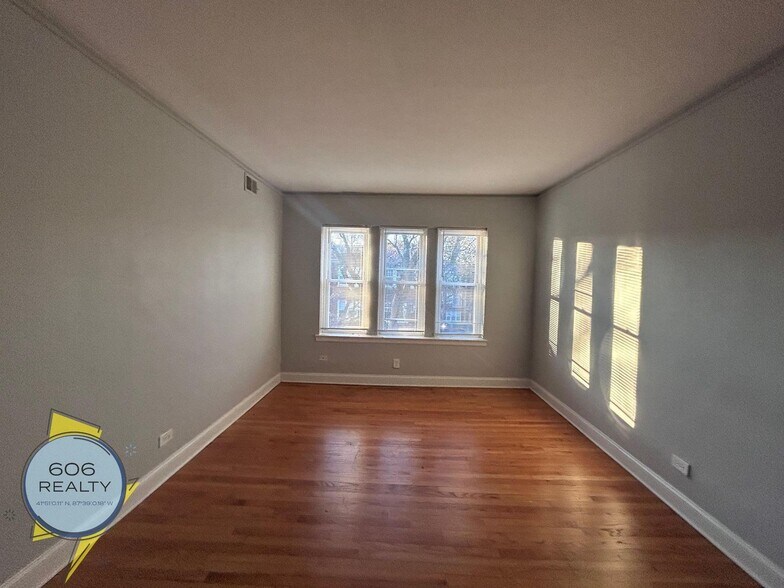 Building Photo - 2004 W Jarvis Ave