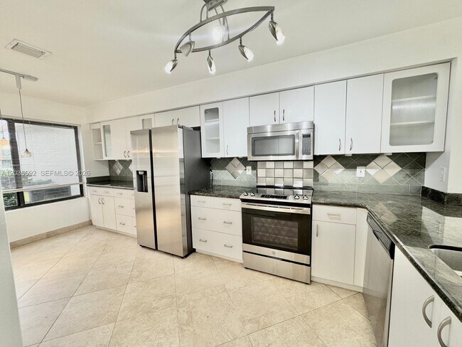 Building Photo - 1415 SW 110th Way