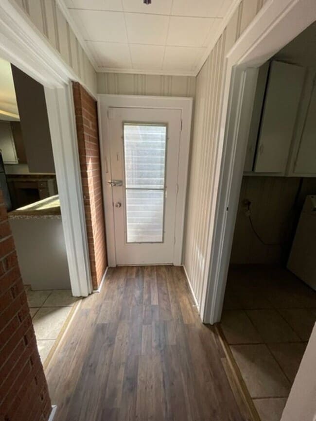 Building Photo - Spacious Corner-Lot Home Near Hwy 127 & Downtown Hickory