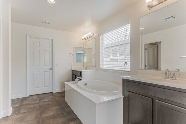 Building Photo - 1946 N 55th Pl