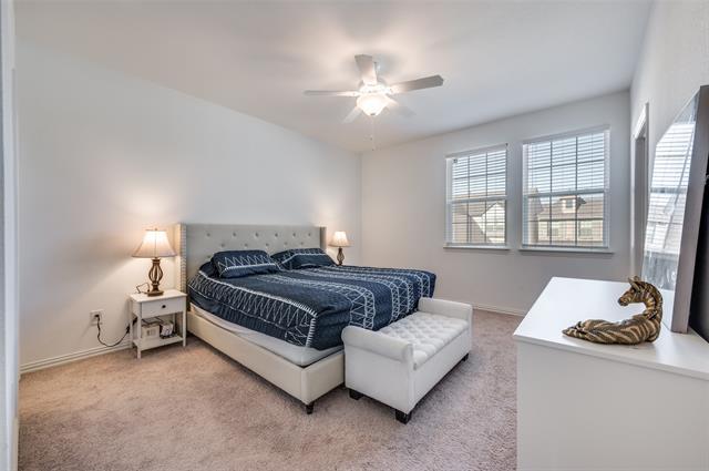 Building Photo - 8025 Glenview Dr