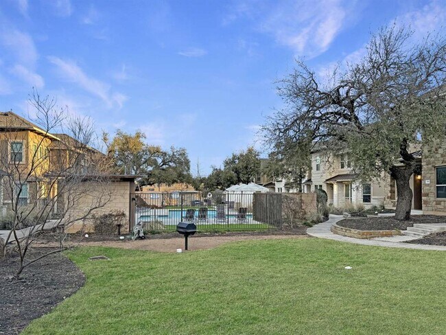 Building Photo - 13800 Lyndhurst St