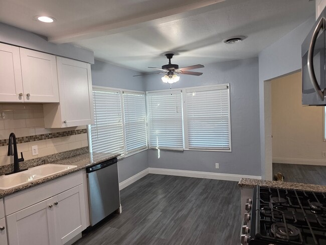 Building Photo - 6305 Almond Dr