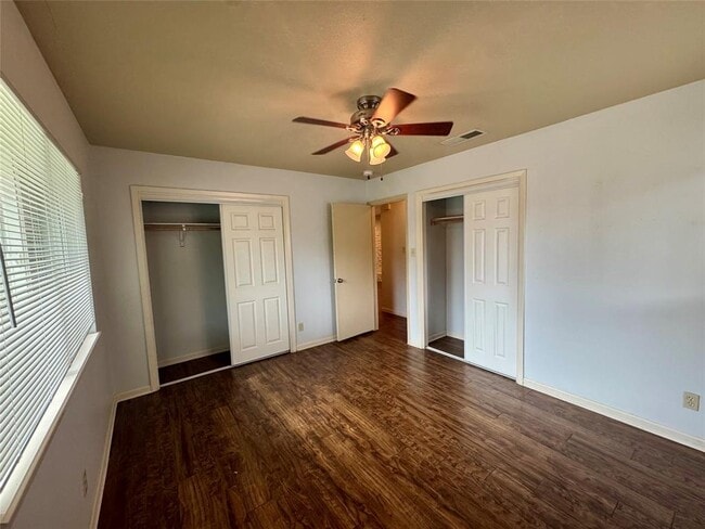 Building Photo - 2102 Pompton Dr