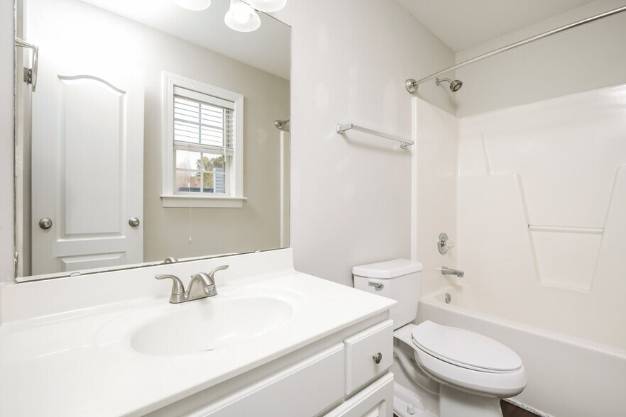 Building Photo - 909 Lotus Ln