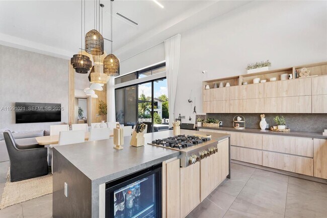 Building Photo - 2215 NE 19th St