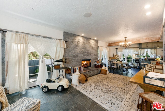 Building Photo - 2851 Seabreeze Dr