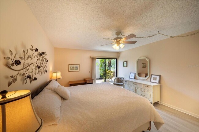 Building Photo - 696 Bird Bay Dr W