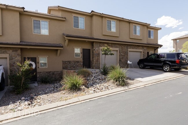 Building Photo - MOVE-IN SPECIAL $100 OFF FIRST MONTH'S REN...