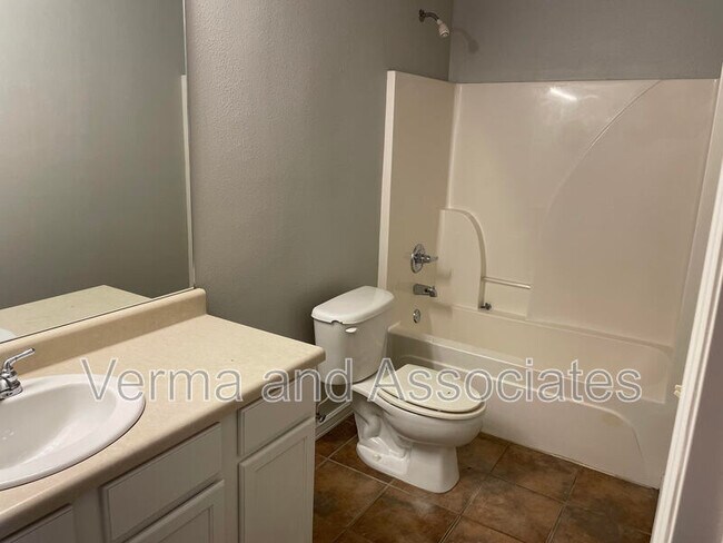 Building Photo - 281 Graystone Cir
