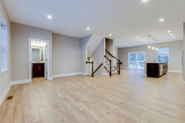 Building Photo - Available August 1st - 3 Bedroom Townhouse in Franklin Regional School District