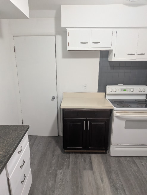 Building Photo - 2347-2349-2349 Linden Ave