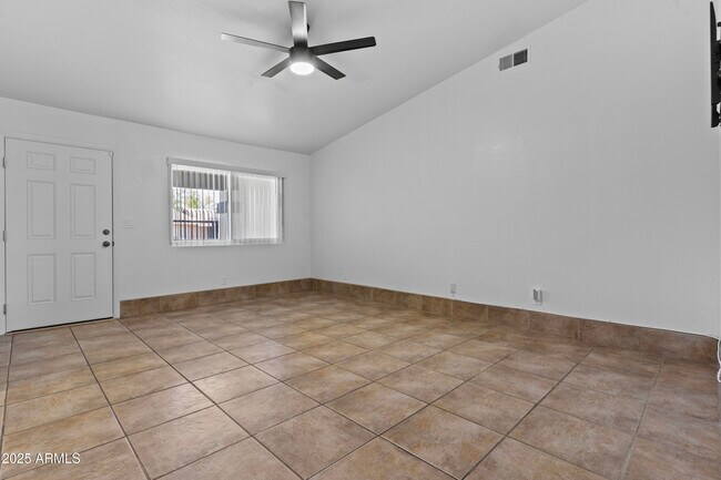 Building Photo - 2442 E Diamond Ave