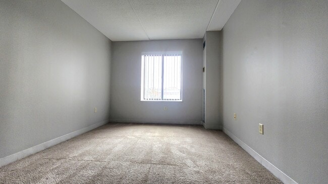 Building Photo - 65 North Point Dr