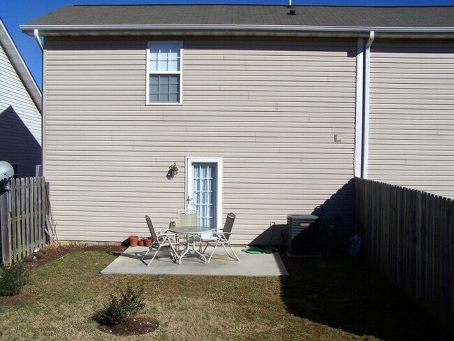 Building Photo - Modern 2-Bed, 2-Bath Townhouse with 2-Car Garage in North Knoxville