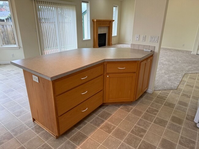 Building Photo - Beautiful 3 bedroom 2 bath house in Cottage Grove!