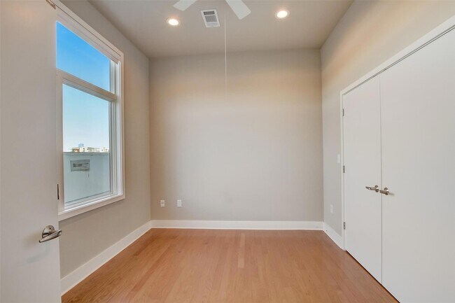 Building Photo - 1702 S Lamar Blvd