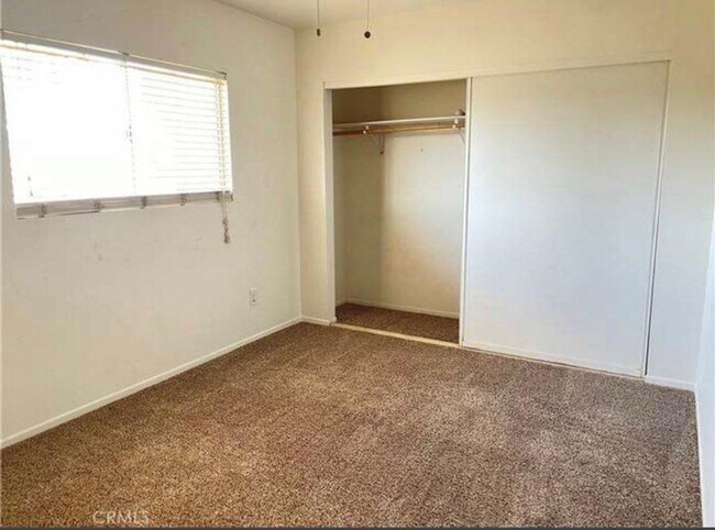 Building Photo - Cute and cozy 2 bedroom 1 bath