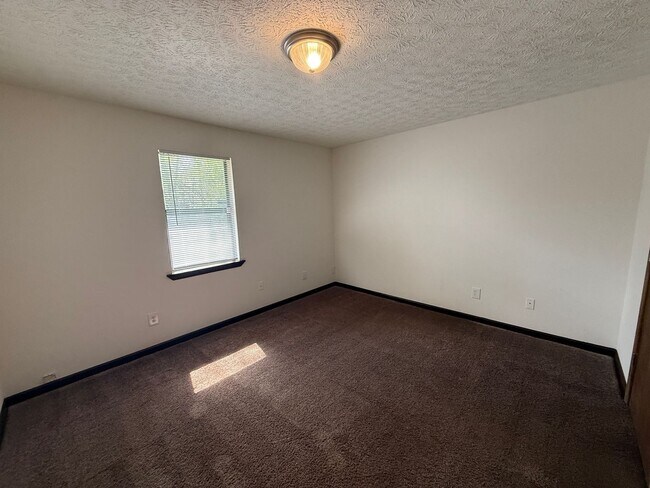 Building Photo - 265/267 Vincent Dr