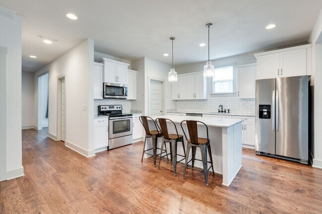 Building Photo - Beautiful 3BE/2.5BA by Invent Communities/...