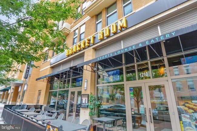 Building Photo - 1220 N Fillmore St