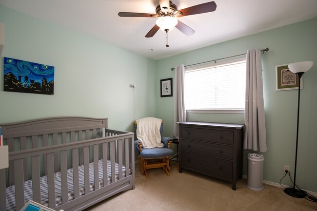 Building Photo - Lovely  3/BR 2/BA Home with Office & Sunro...