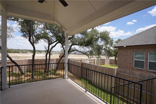 Building Photo - 621 Pinnacle View Dr