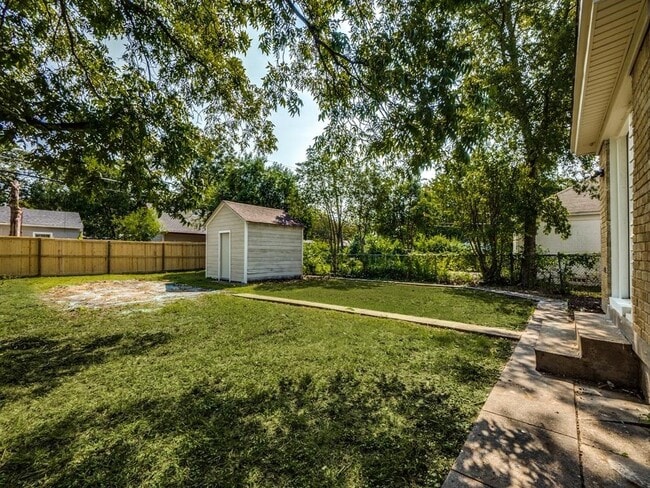 Building Photo - 2118 Berwick Ave