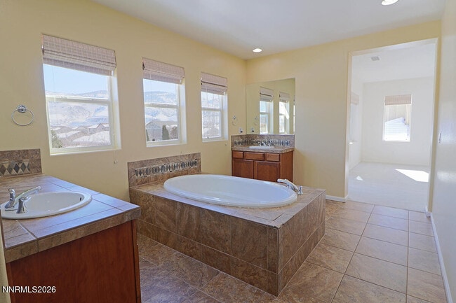 Building Photo - 10890 Serratina Dr