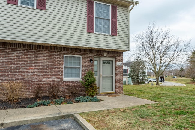 Primary Photo - 3360 S Oaklawn Cir